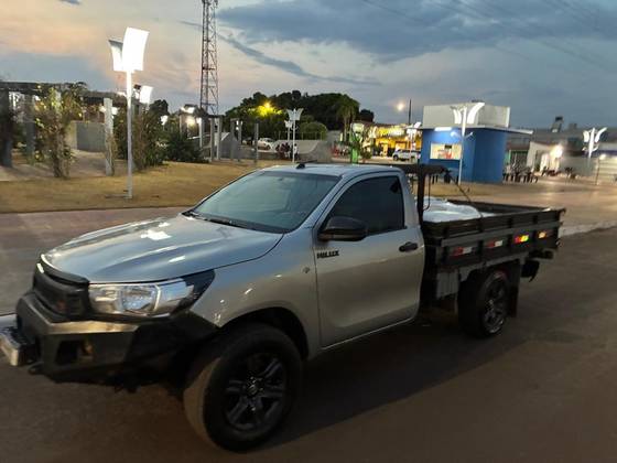 TOYOTA HILUX 2.8 D-4D TURBO DIESEL CS 4X4 MANUAL TOYOTA HILUX 2.8 D-4D TURBO DIESEL CS 4X4 MANUAL